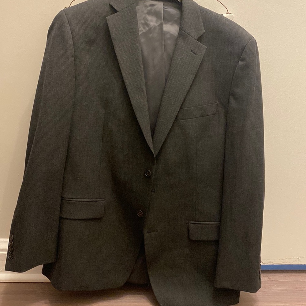 Men’s Grey Suit including White Dress shirt. @jamesguo1112